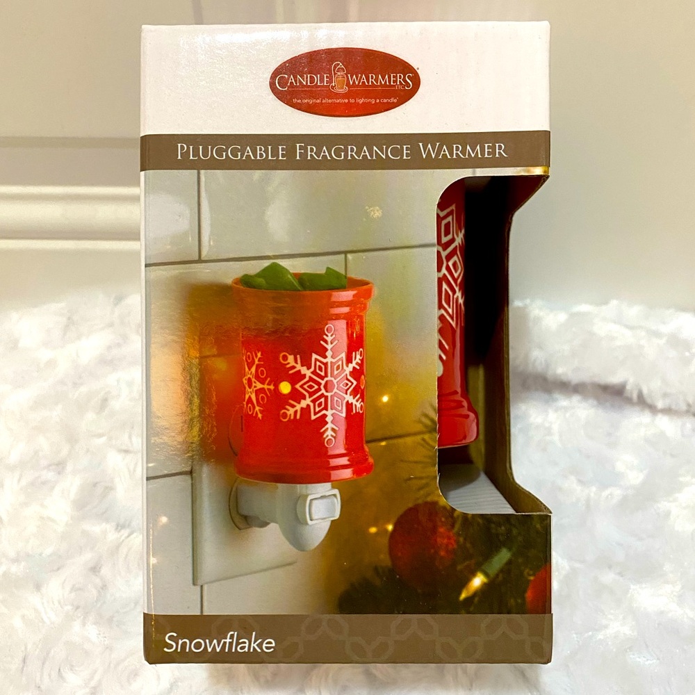 Candlewarmers Red/White Snowflake Pluggable Fragrance Warmer & Wax Melts